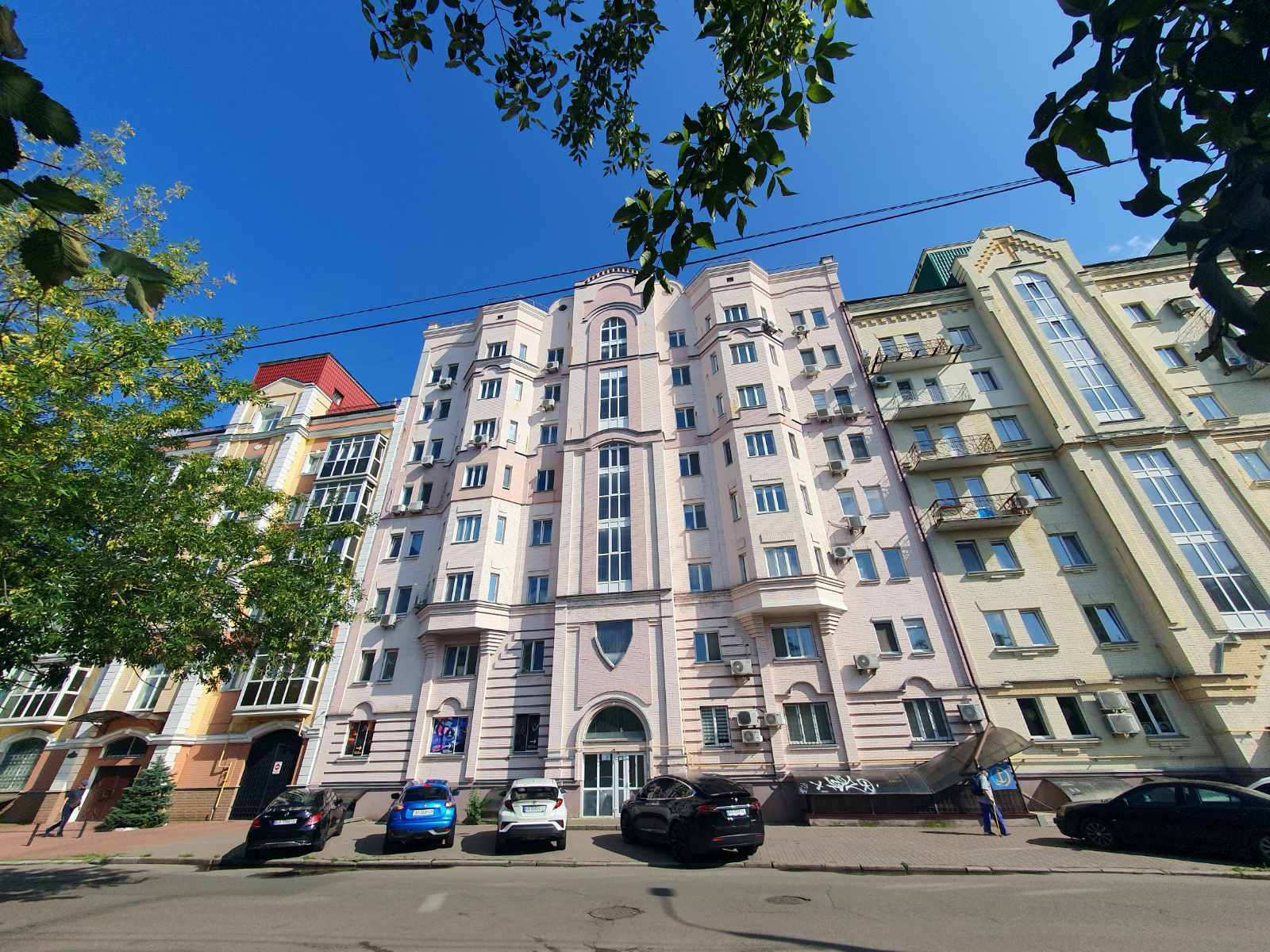Продаж 2-кімнатної квартири 67 м², Юрківська вул., 28