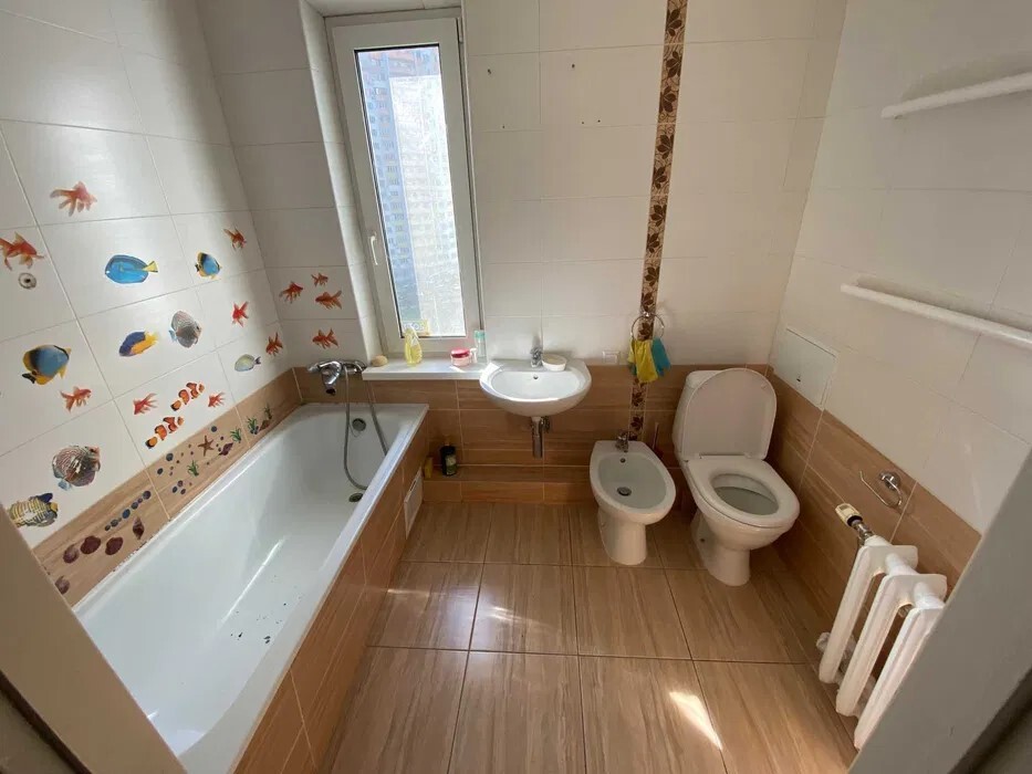 Продажа 2-комнатной квартиры 73.3 м², Драгоманова ул., 1Б