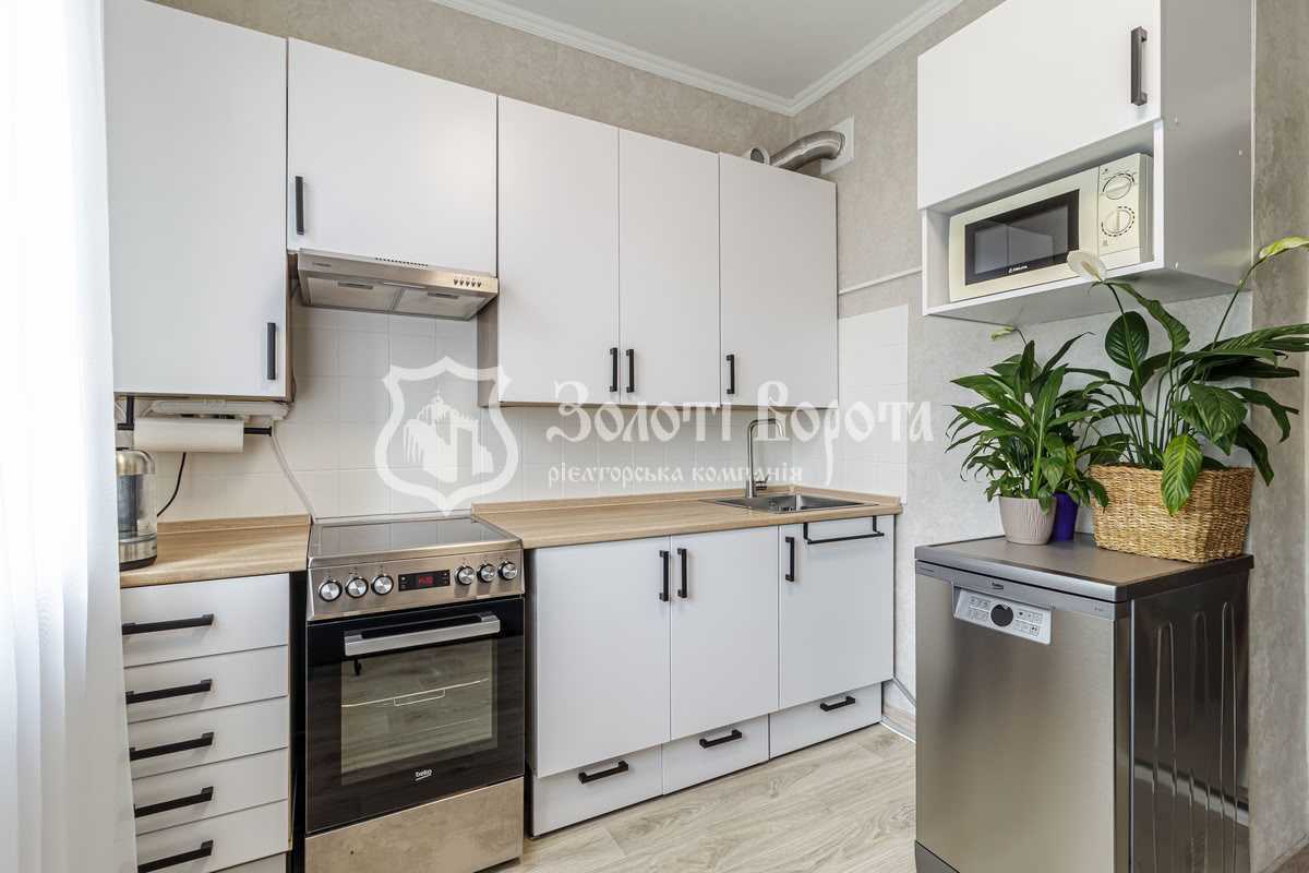 Продаж 1-кімнатної квартири 36 м², Академіка Глушкова просп., 23а