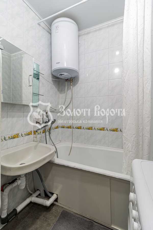 Продаж 1-кімнатної квартири 36 м², Академіка Глушкова просп., 23а