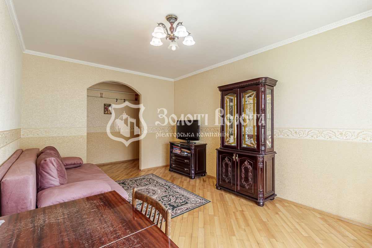 Продаж 3-кімнатної квартири 70 м², Срібнокільська вул., 22А