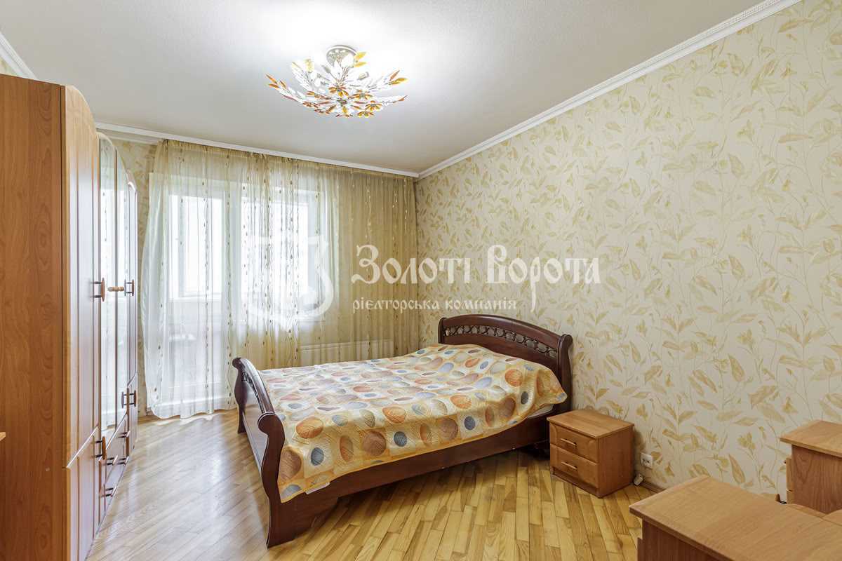 Продаж 3-кімнатної квартири 70 м², Срібнокільська вул., 22А