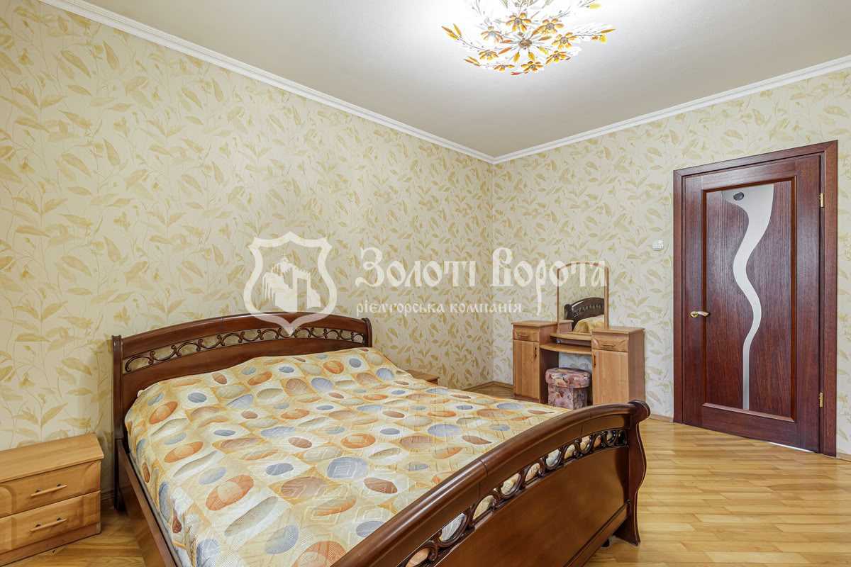 Продаж 3-кімнатної квартири 70 м², Срібнокільська вул., 22А