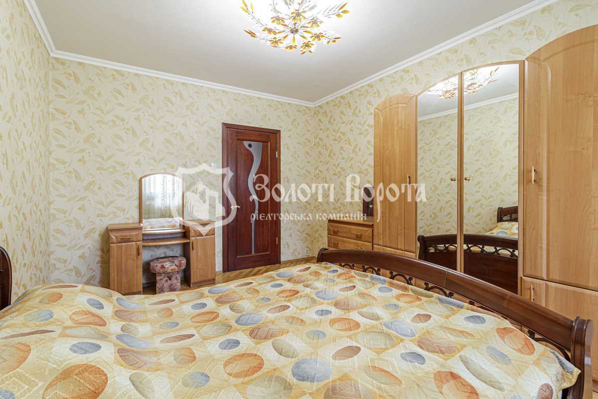 Продаж 3-кімнатної квартири 70 м², Срібнокільська вул., 22А