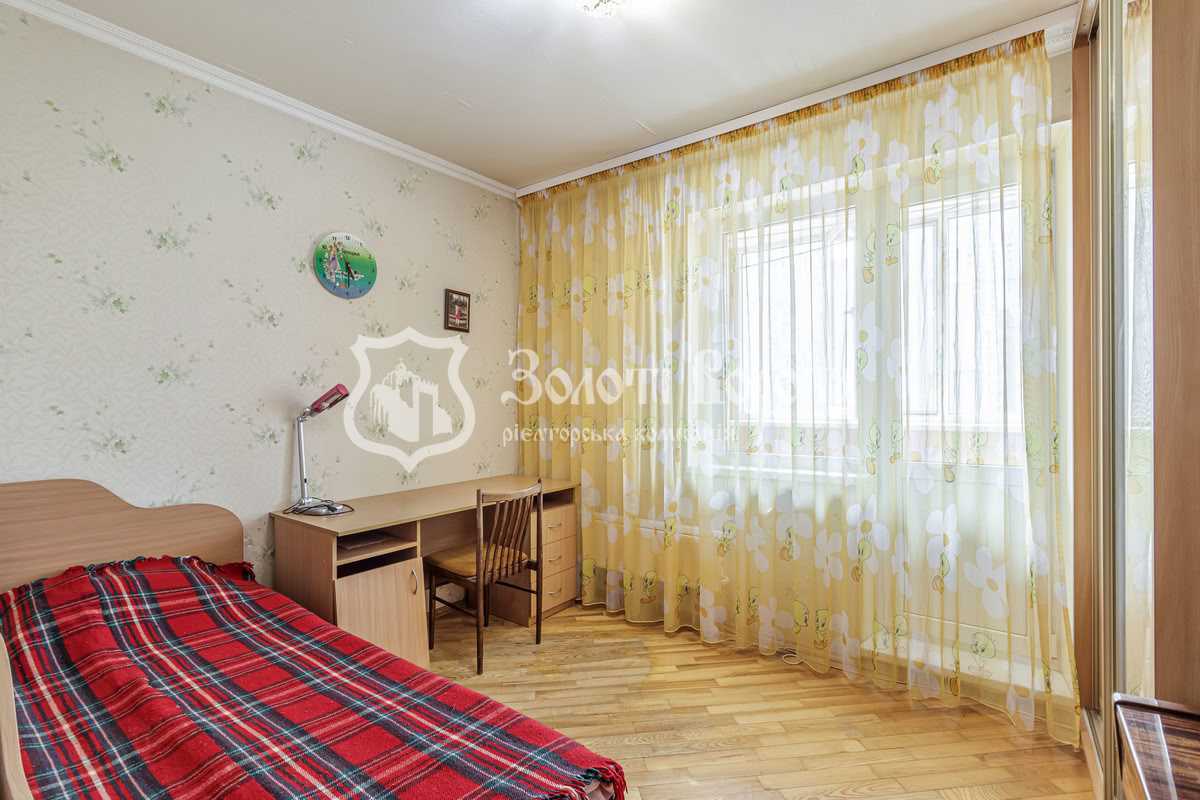 Продаж 3-кімнатної квартири 70 м², Срібнокільська вул., 22А