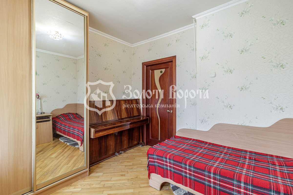 Продаж 3-кімнатної квартири 70 м², Срібнокільська вул., 22А