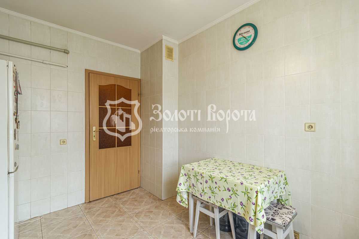 Продаж 3-кімнатної квартири 70 м², Срібнокільська вул., 22А