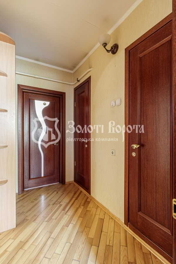Продаж 3-кімнатної квартири 70 м², Срібнокільська вул., 22А