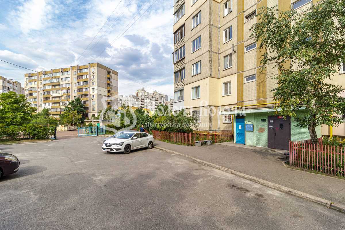 Продаж 3-кімнатної квартири 70 м², Срібнокільська вул., 22А