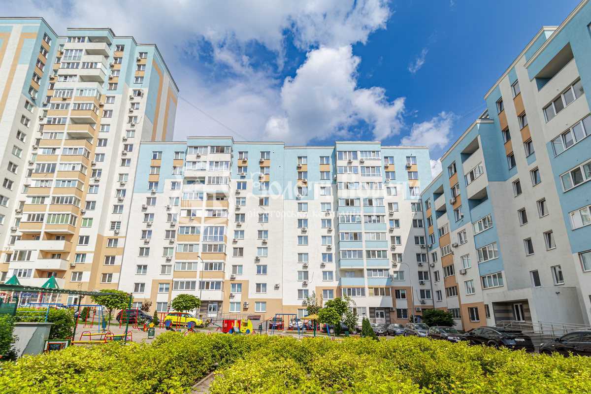 Продаж 5-кімнатної квартири 128.6 м², Сергія Данченка вул., 32Б