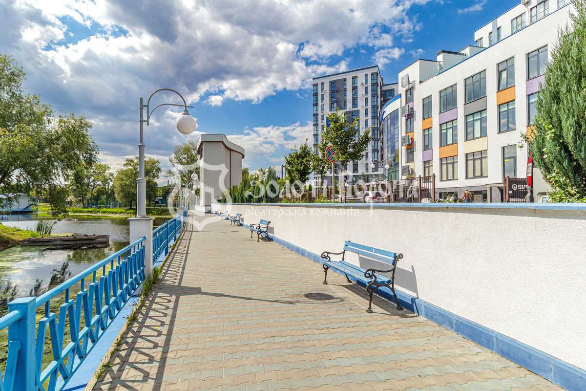 Продаж 1-кімнатної квартири 50.62 м², Центральна вул., 11