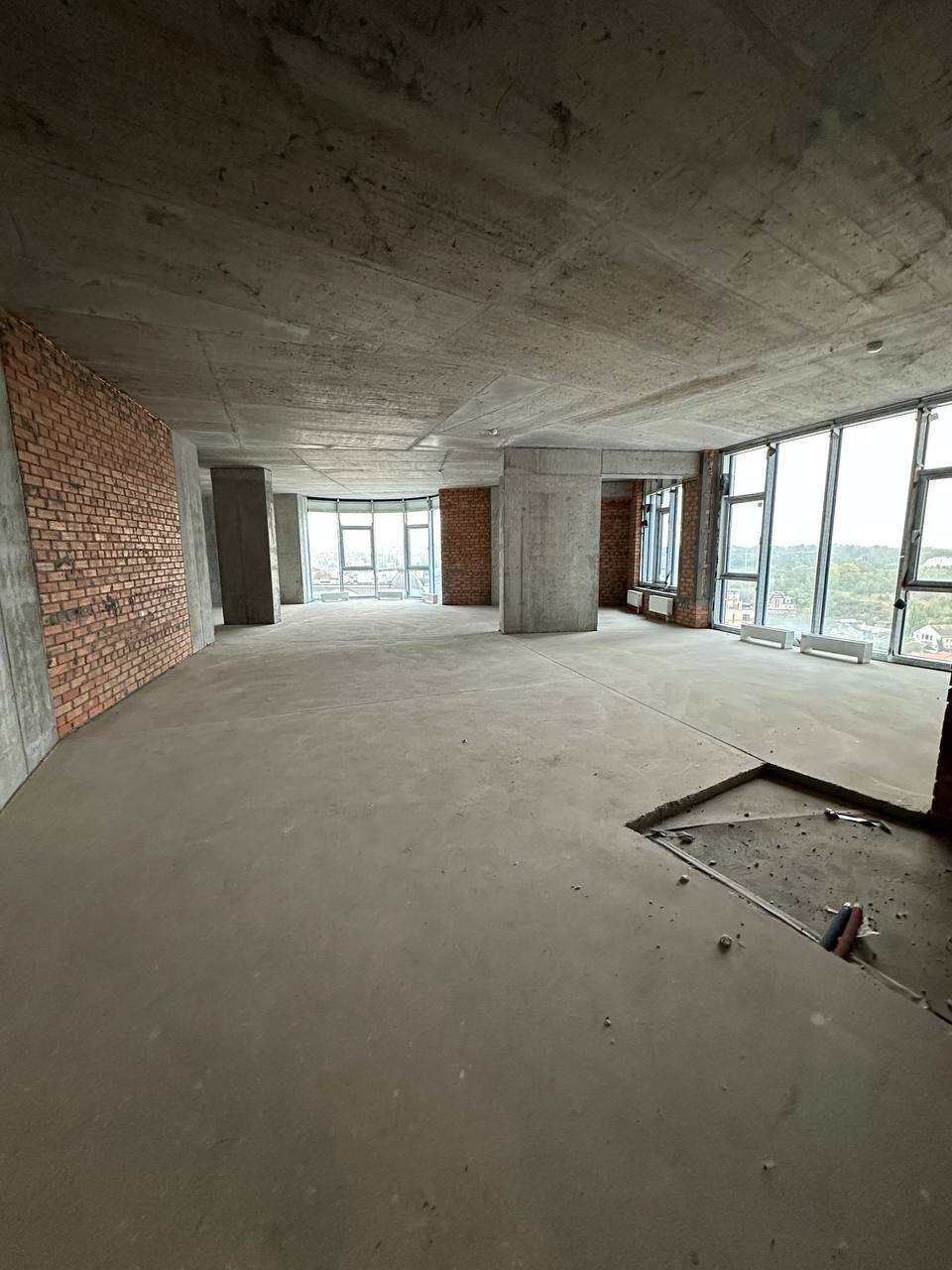 Продажа 3-комнатной квартиры 155.7 м², Бусловская ул., 12
