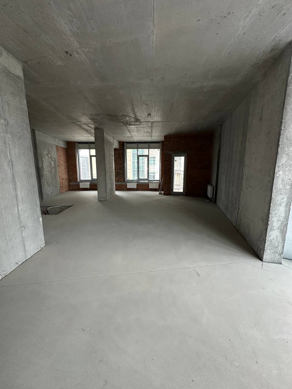 Продажа 3-комнатной квартиры 155.7 м², Бусловская ул., 12