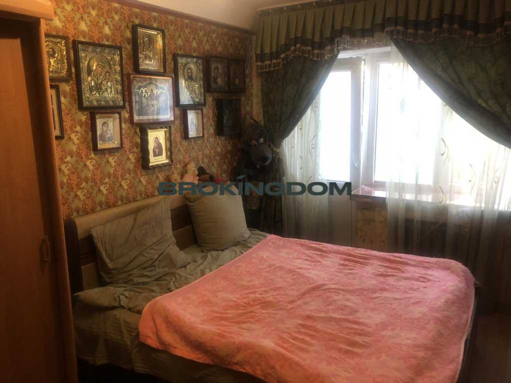 Продаж 2-кімнатної квартири 45.3 м², Салютна вул., 5