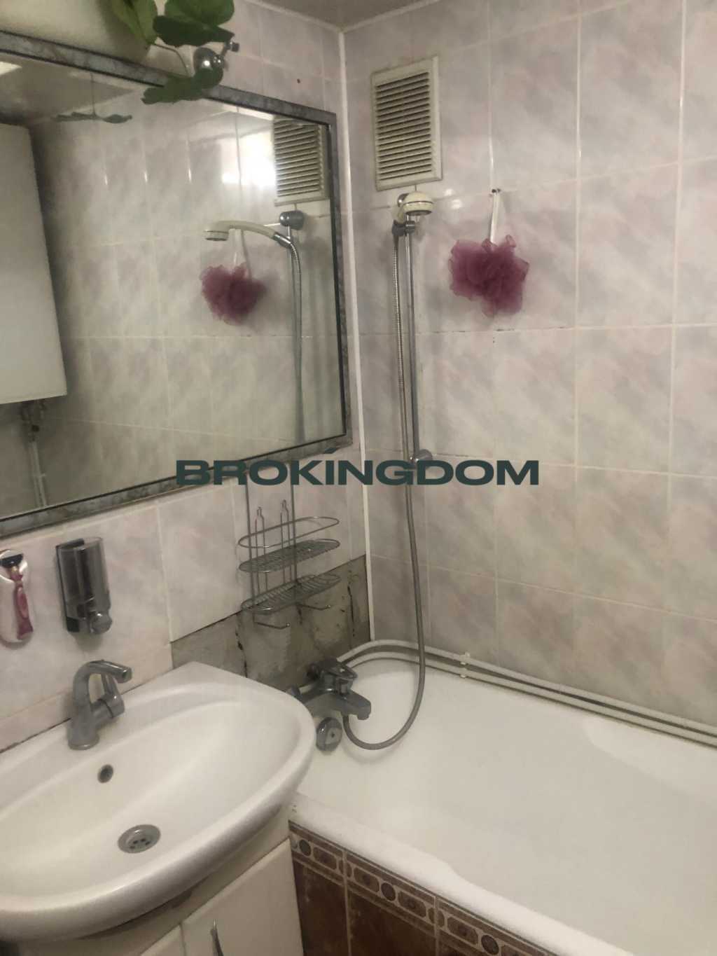 Продаж 2-кімнатної квартири 45.3 м², Салютна вул., 5