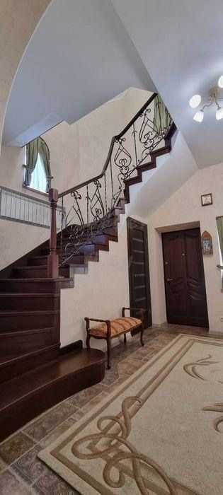 Продаж котеджу 360 м², Яблунева вул.