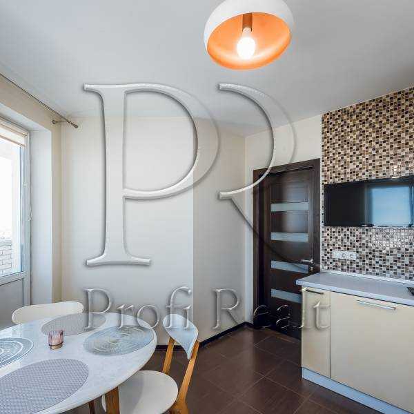 Продажа 2-комнатной квартиры 60 м², Драгоманова ул., 6/1
