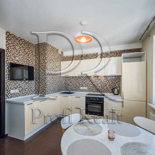 Продажа 2-комнатной квартиры 60 м², Драгоманова ул., 6/1