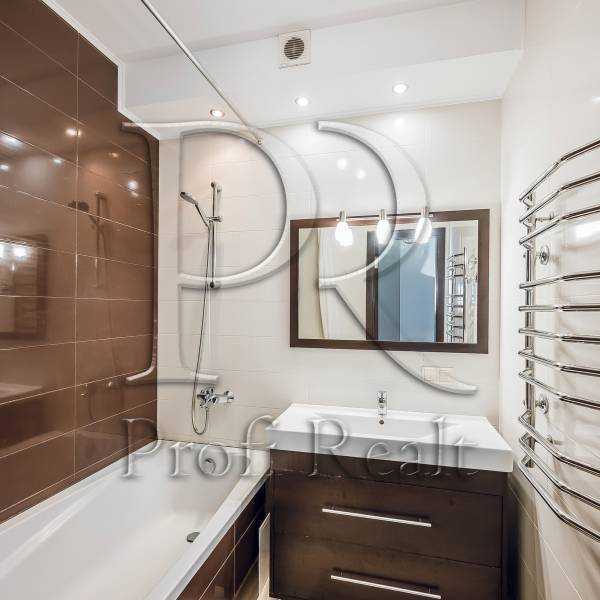 Продажа 2-комнатной квартиры 60 м², Драгоманова ул., 6/1