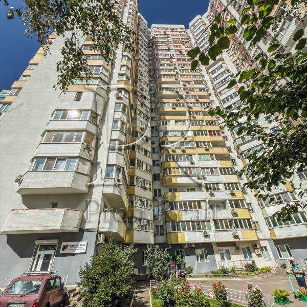 Продажа 2-комнатной квартиры 60 м², Драгоманова ул., 6/1