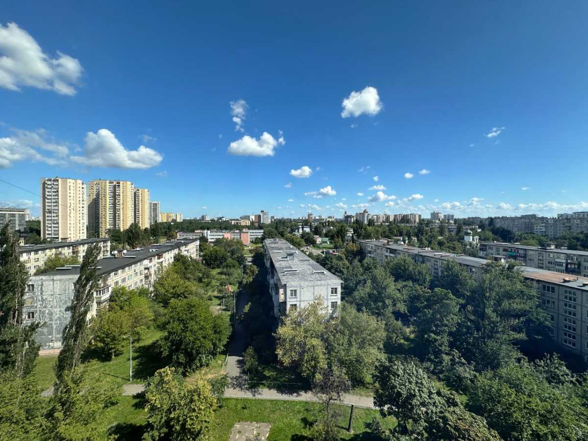 Продаж 3-кімнатної квартири 66 м², Дарницький бул., 7