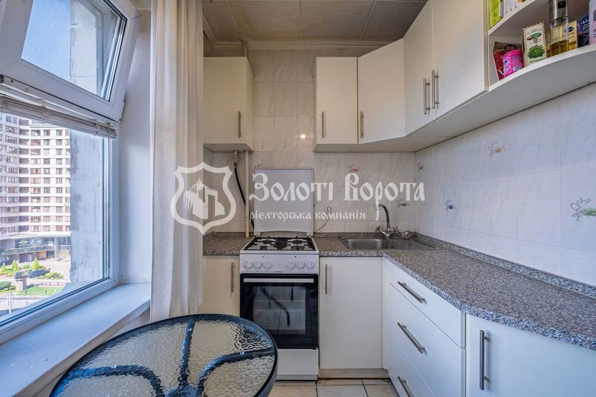 Продажа 1-комнатной квартиры 27 м², Жилянская ул., 76
