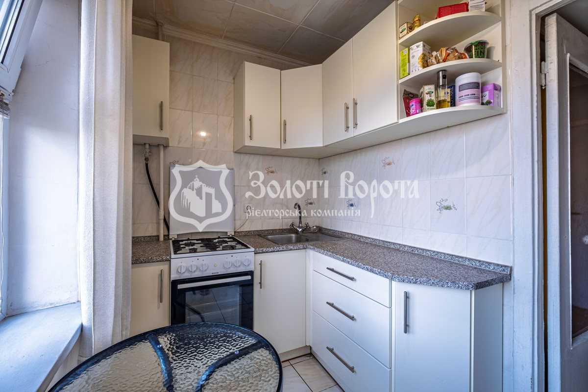 Продажа 1-комнатной квартиры 27 м², Жилянская ул., 76