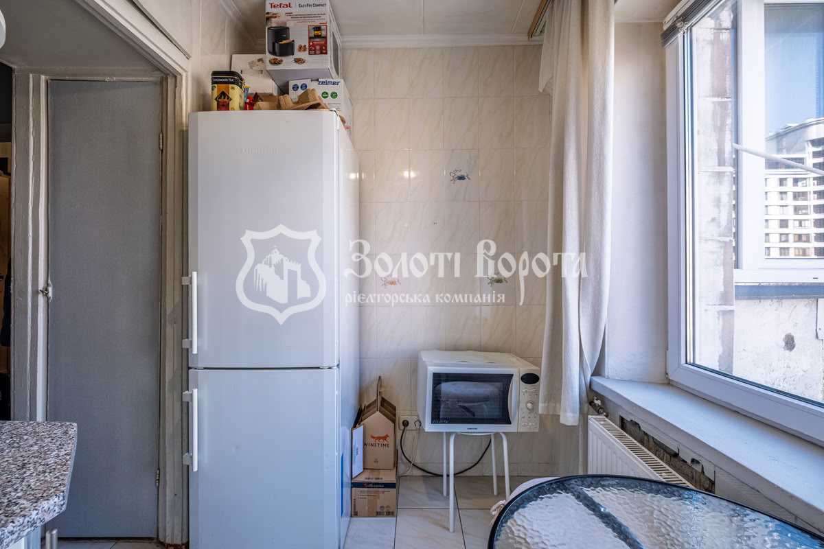 Продажа 1-комнатной квартиры 27 м², Жилянская ул., 76