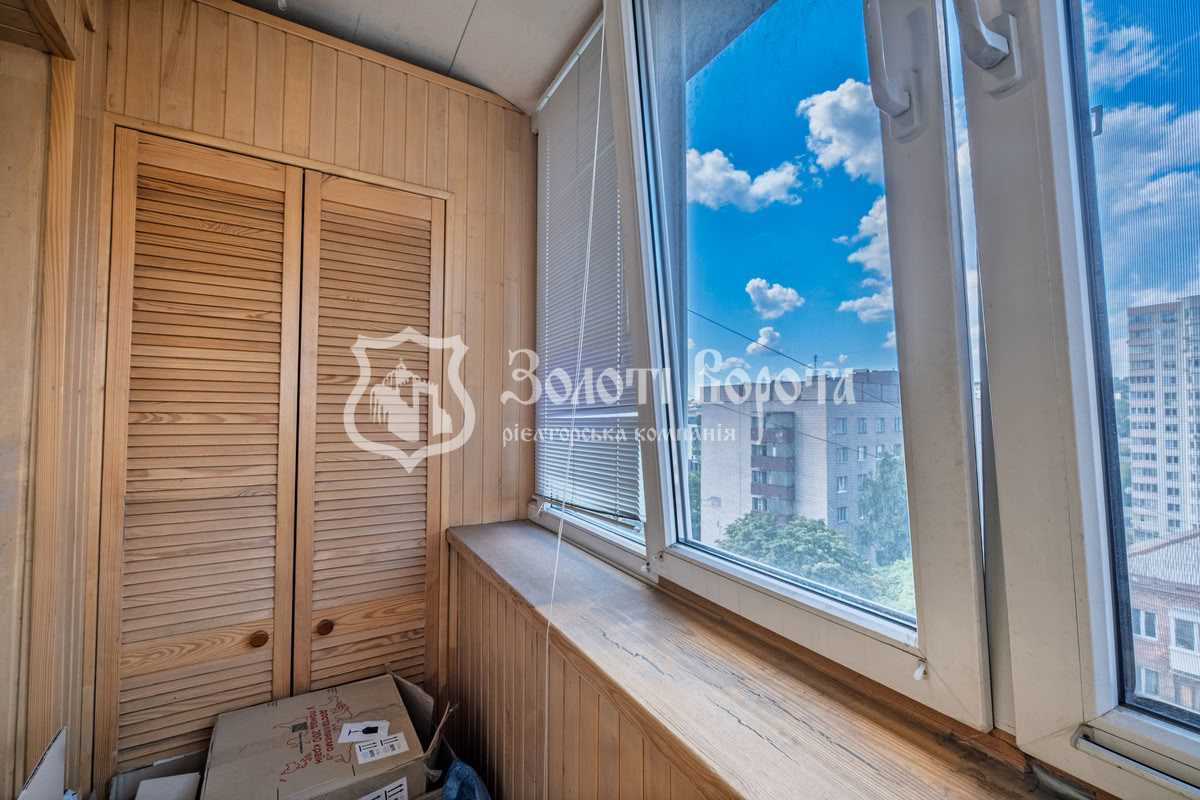 Продажа 1-комнатной квартиры 27 м², Жилянская ул., 76