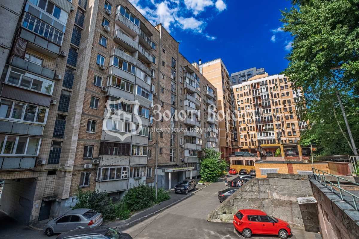 Продажа 1-комнатной квартиры 27 м², Жилянская ул., 76