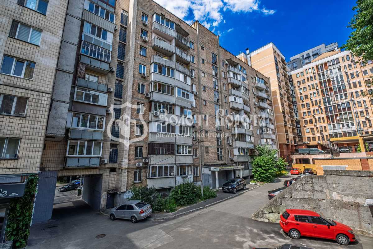 Продажа 1-комнатной квартиры 27 м², Жилянская ул., 76