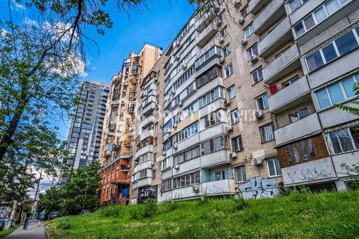 Продажа 1-комнатной квартиры 27 м², Жилянская ул., 76
