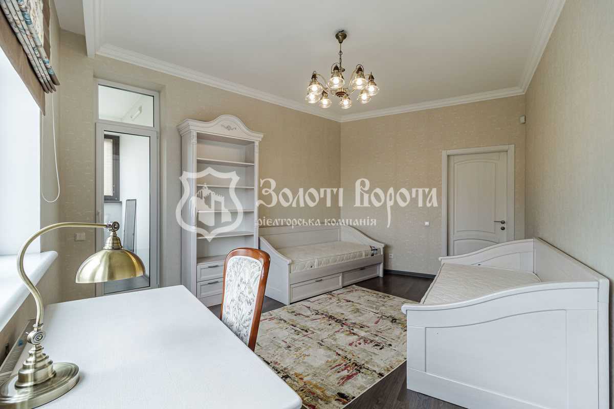 Продажа 3-комнатной квартиры 130 м², Евгения Коновальца ул., 44А