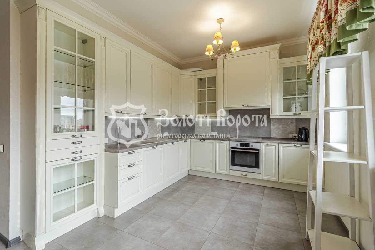 Продажа 3-комнатной квартиры 130 м², Евгения Коновальца ул., 44А
