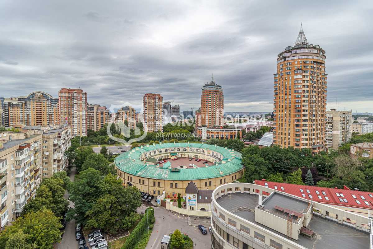 Продажа 3-комнатной квартиры 130 м², Евгения Коновальца ул., 44А