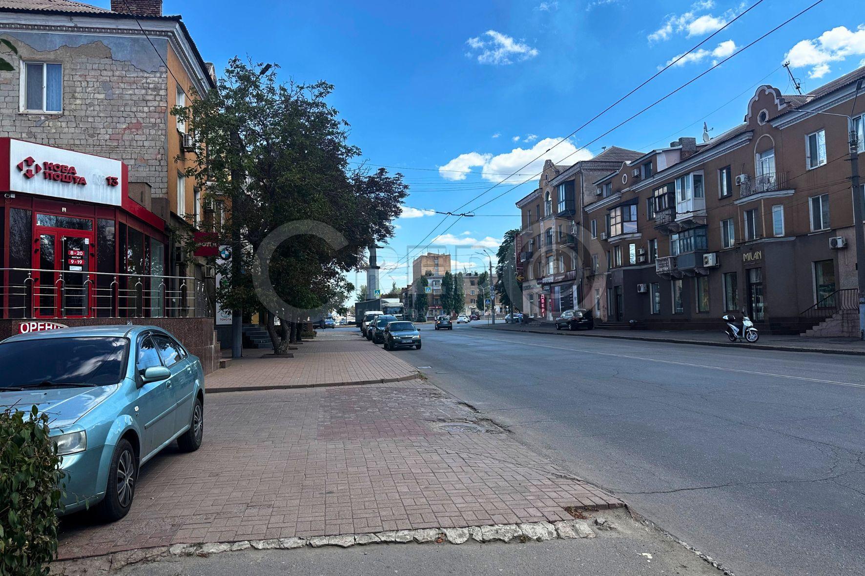 Оренда комерції 76.6 м², Володимира Великого вул.