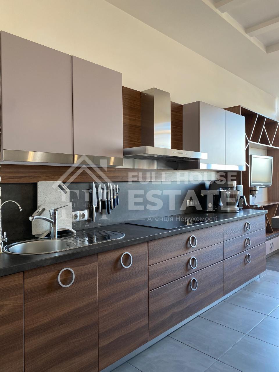 Продаж 1-кімнатної квартири 50 м², Євгена Коновальця вул., 44А