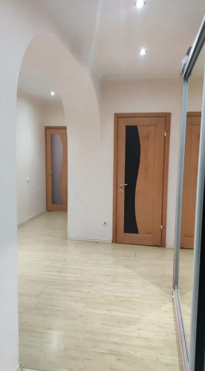 Продаж 3-кімнатної квартири 95 м², Черниговская вул.