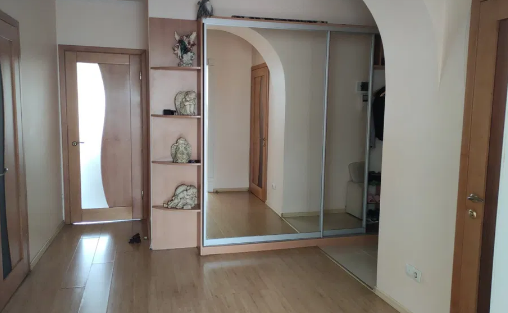 Продаж 3-кімнатної квартири 95 м², Черниговская вул.