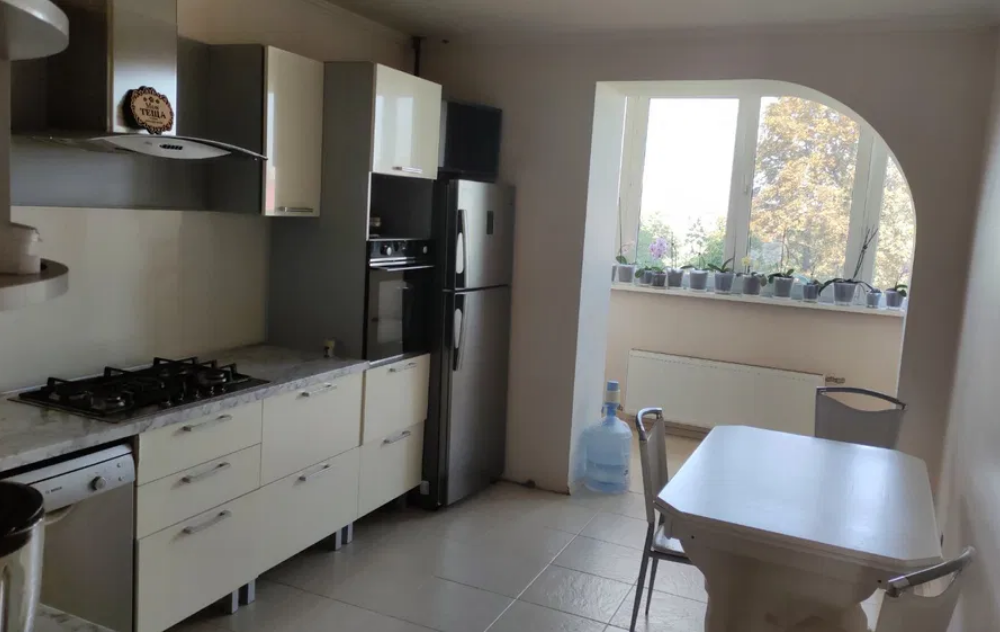 Продаж 3-кімнатної квартири 95 м², Черниговская вул.