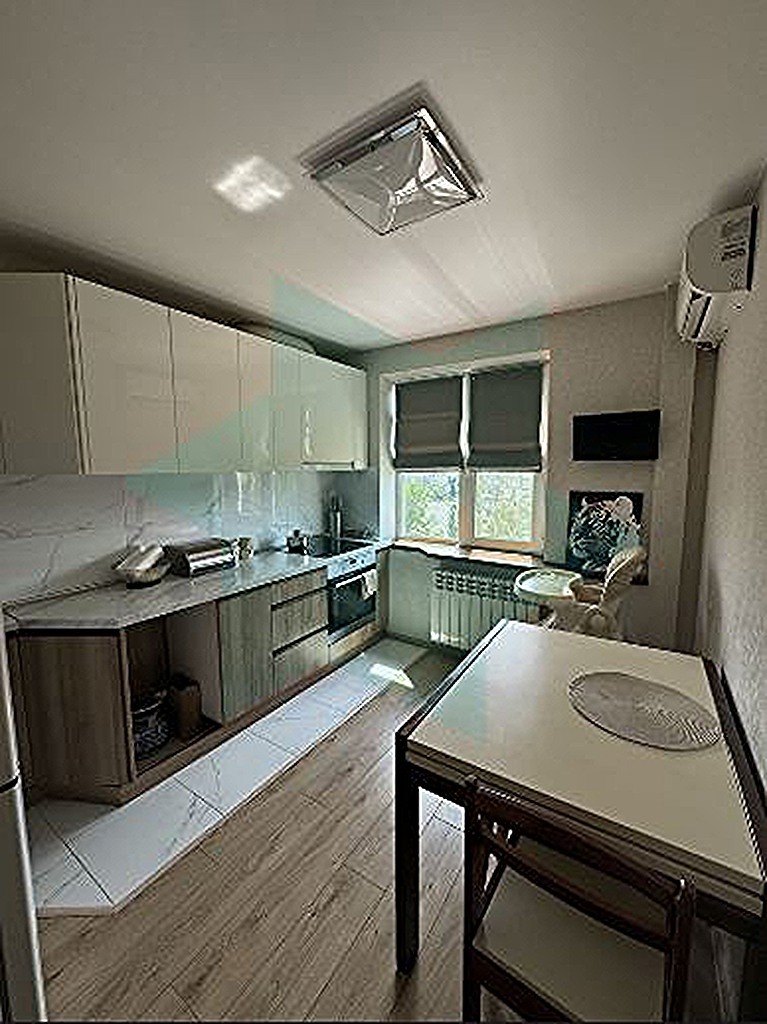 Продаж 3-кімнатної квартири 72 м², Набережна Перемоги вул., 130