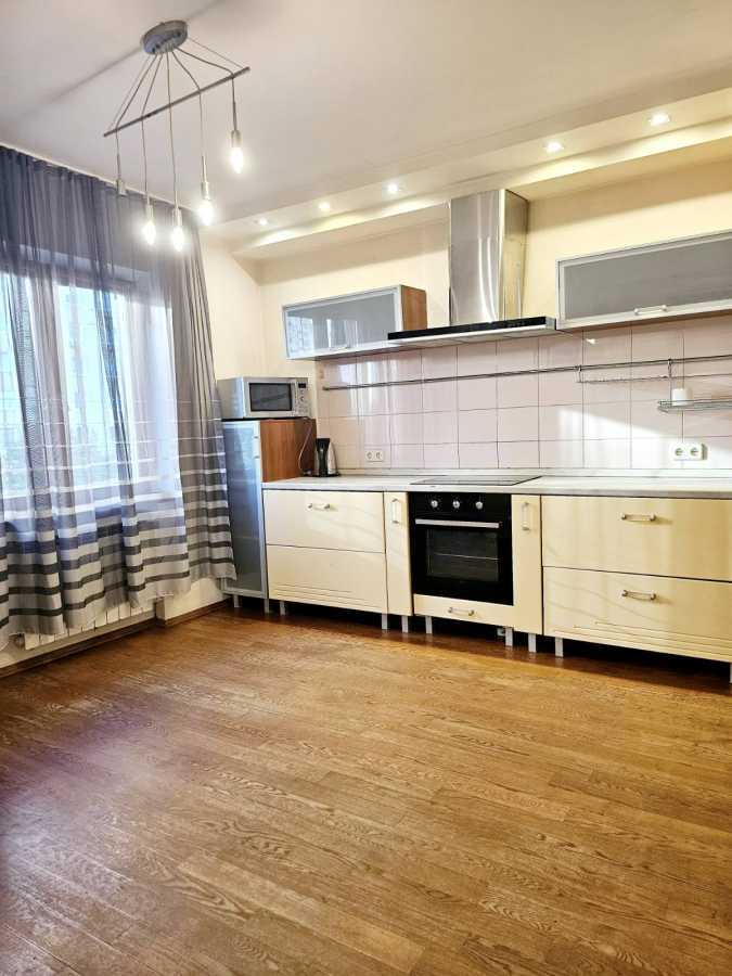 Продаж 3-кімнатної квартири 87 м², Урлівська вул., 9