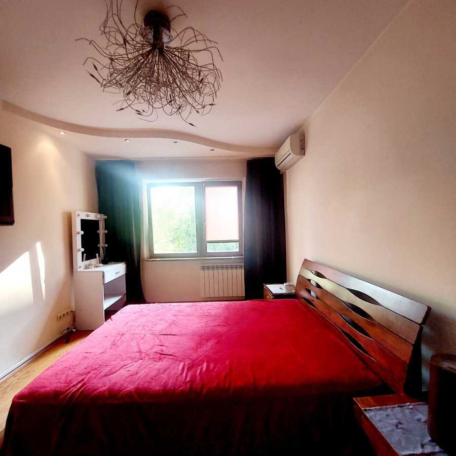 Продаж 3-кімнатної квартири 87 м², Урлівська вул., 9