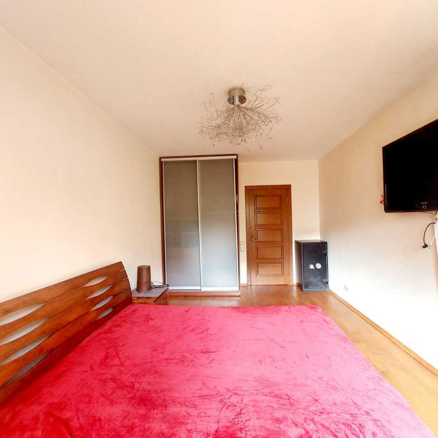 Продаж 3-кімнатної квартири 87 м², Урлівська вул., 9