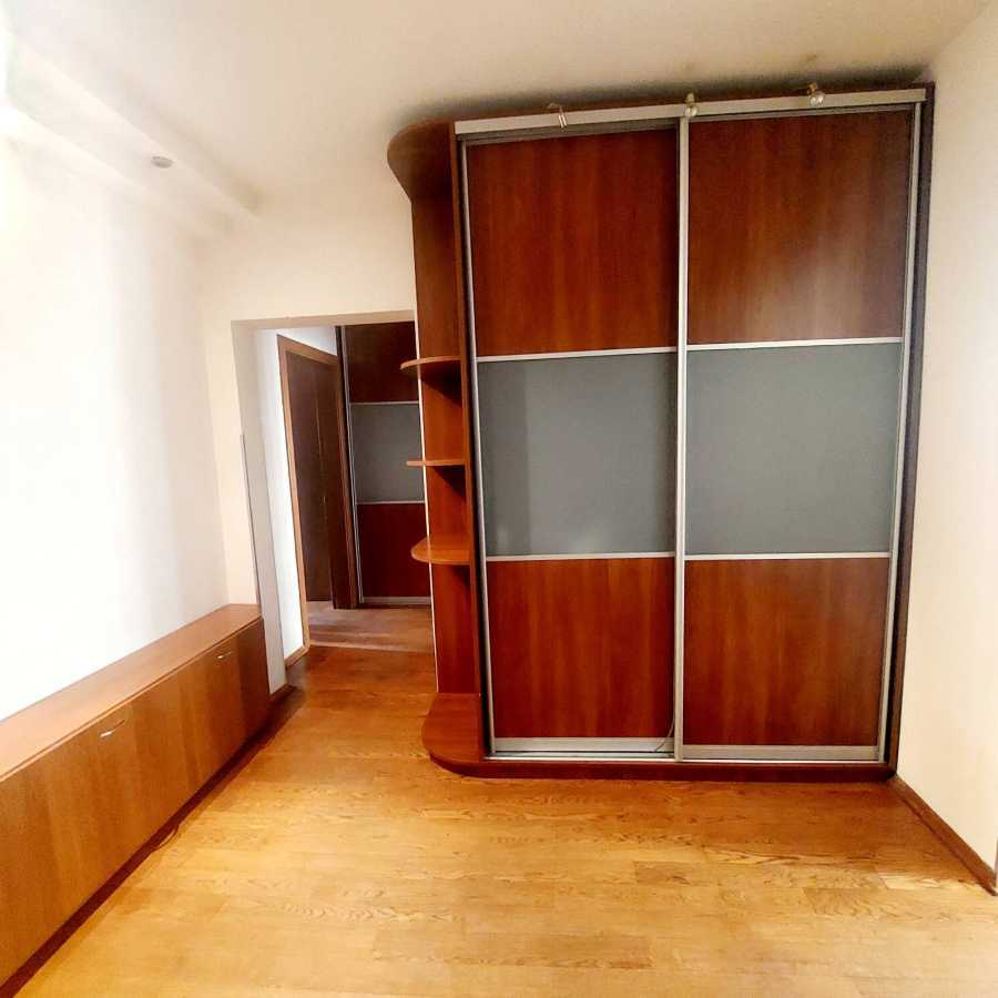 Продаж 3-кімнатної квартири 87 м², Урлівська вул., 9