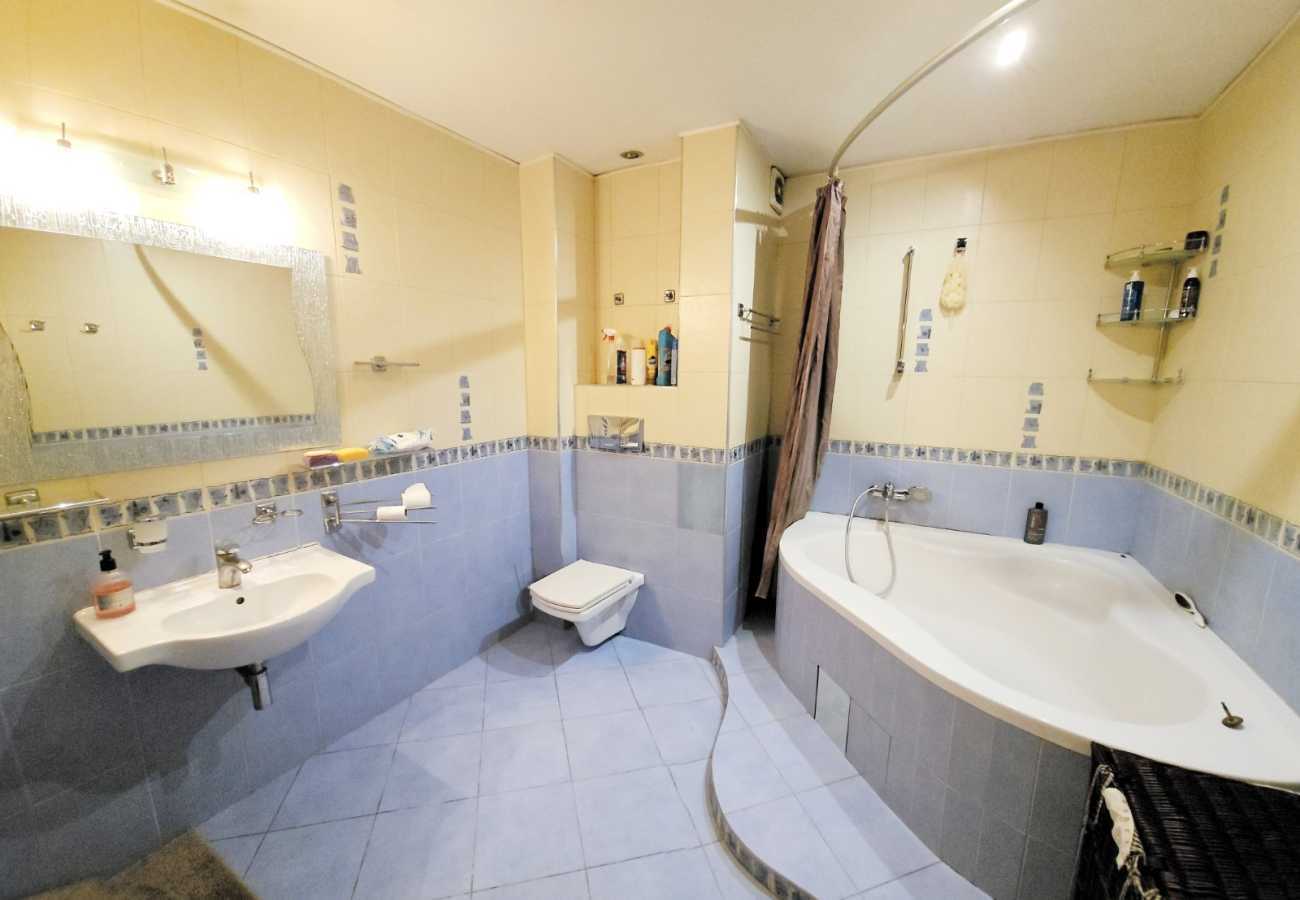 Продаж 3-кімнатної квартири 87 м², Урлівська вул., 9
