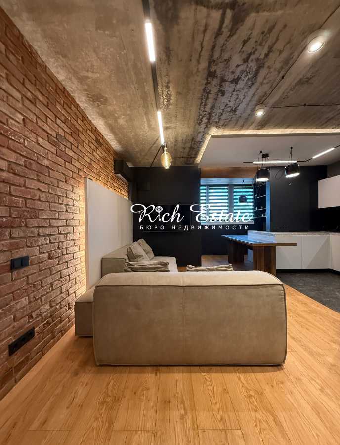 Продаж 3-кімнатної квартири 105 м², Садова вул., 5А
