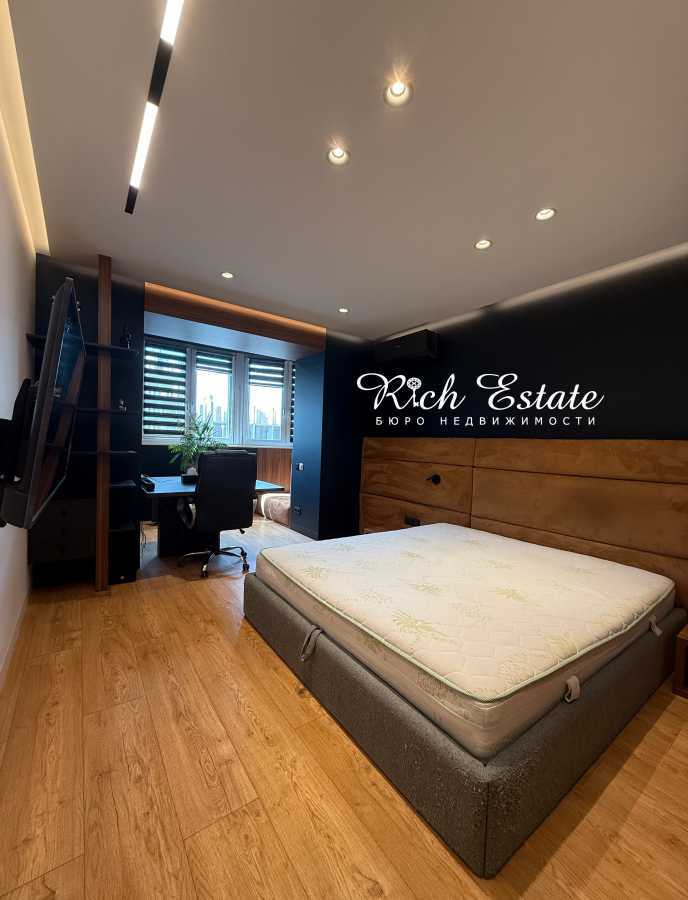 Продаж 3-кімнатної квартири 105 м², Садова вул., 5А