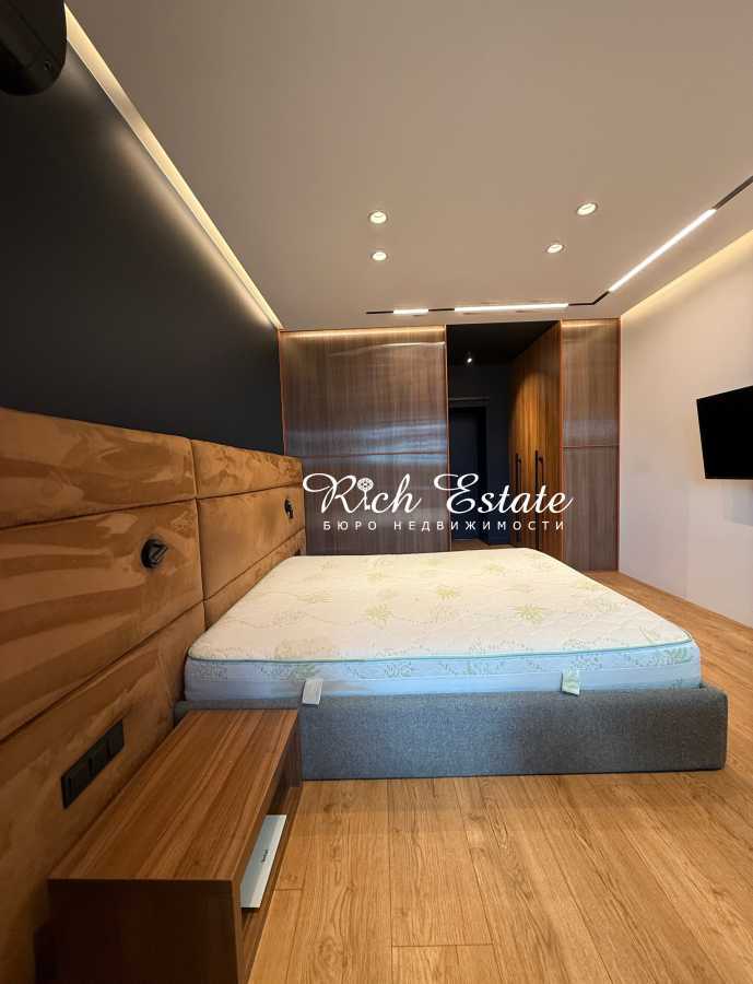 Продаж 3-кімнатної квартири 105 м², Садова вул., 5А