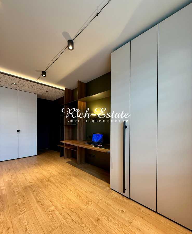 Продаж 3-кімнатної квартири 105 м², Садова вул., 5А